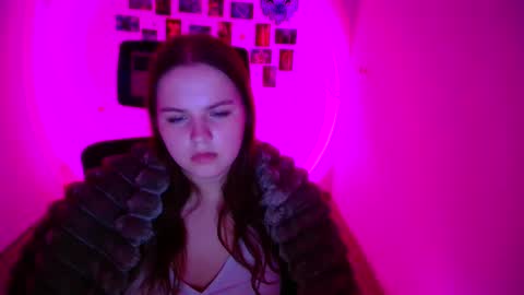 Reina online show from February 15, 2026, 7:51 am