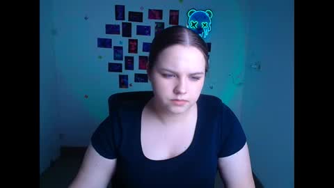 Reina online show from April 14, 2026, 5:46 am