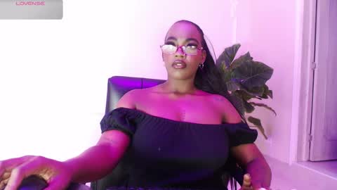 Snapshot of reinamiah chatting on November 2, 2025, 3:53 am Miah online show from November 2, 2025, 3:53 am