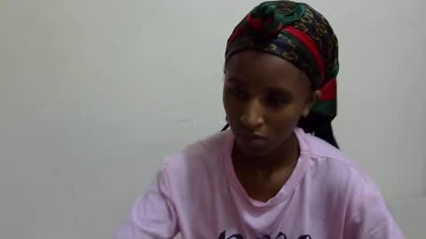 Snapshot of rellings_maya chatting on December 26, 2024, 4:43 am rellings-maya online show from December 26, 2024, 4:43 am