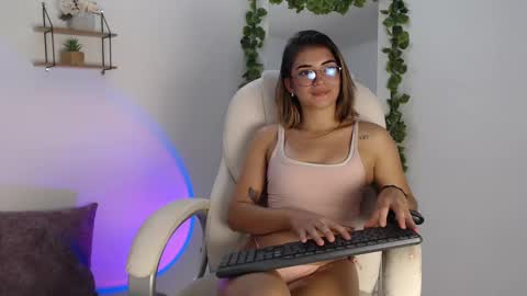 Snapshot of rem_evans chatting on December 15, 2024, 6:40 am Erika online show from December 15, 2024, 6:40 am