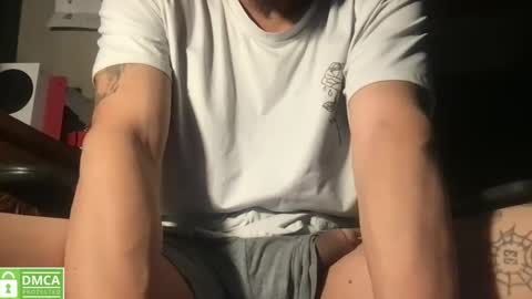 Snapshot of remi_d33 chatting on December 16, 2024, 6:10 am Remi D online show from December 16, 2024, 6:10 am