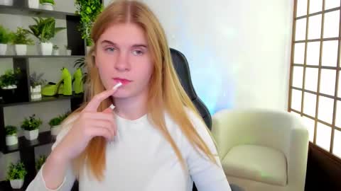 Snapshot of remilia_gin chatting on September 11, 2025, 8:47 am Remilia online show from September 11, 2025, 8:47 am
