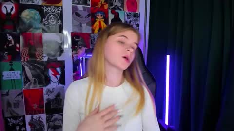 Snapshot of remilia_gin chatting on September 24, 2025, 9:01 am Remilia online show from September 24, 2025, 9:01 am