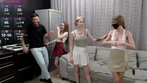 Snapshot of renae_tom chatting on November 11, 2025, 6:52 pm Renae Tom online show from November 11, 2025, 6:52 pm