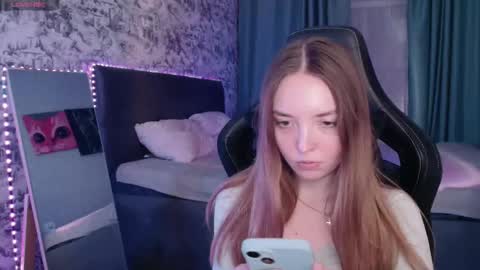Snapshot of renary_sweet chatting on September 12, 2025, 6:52 pm Renary online show from September 12, 2025, 6:52 pm