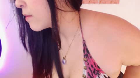 Snapshot of renata_ruiz chatting on January 19, 2025, 4:12 am online show from January 19, 2025, 4:12 am