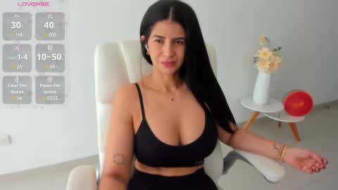 Snapshot of renata_t_ chatting on October 14, 2025, 1:23 pm RENATA online show from October 14, 2025, 1:23 pm