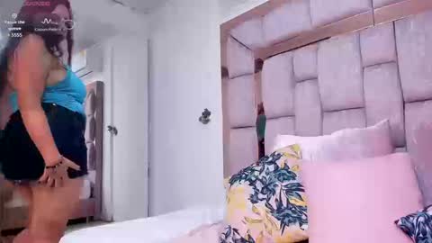 Snapshot of renatafox1 chatting on September 8, 2025, 5:12 pm Renata online show from September 8, 2025, 5:12 pm