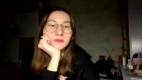 Mia online show from March 19, 2026, 6:45 pm