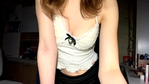 Mia online show from March 26, 2026, 4:34 pm