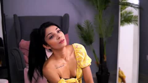 Snapshot of reneevoss chatting on November 7, 2025, 4:45 am Rena online show from November 7, 2025, 4:45 am