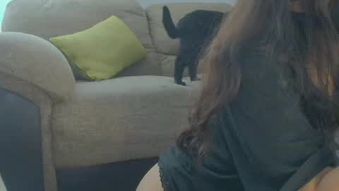 reni_tendress online show from September 30, 2025, 5:51 pm