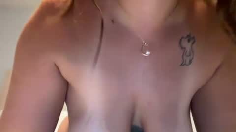 renimoonxo online show from June 24, 2026, 10:25 am