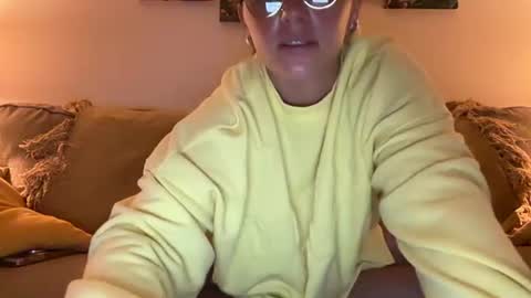 renimoonxo online show from July 2, 2026, 8:31 am