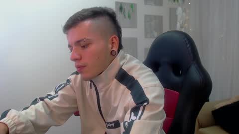 R E N E  online show from December 23, 2024, 3:29 am