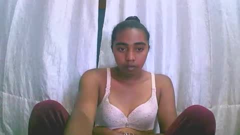 Snapshot of rephaleta chatting on October 28, 2025, 11:47 am Rephaleta online show from October 28, 2025, 11:47 am