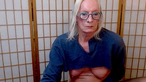 Betsy online show from November 17, 2025, 11:43 pm