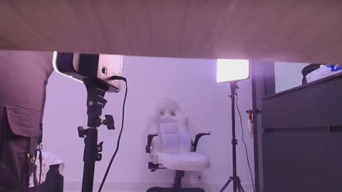 REVEN online show from December 21, 2025, 3:02 am