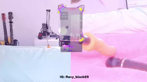 Rebecca y sarih online show from October 21, 2025, 9:43 am