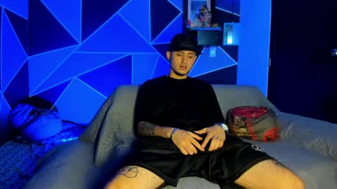 Snapshot of reybigxxx chatting on January 7, 2025, 2:51 pm Rey online show from January 7, 2025, 2:51 pm