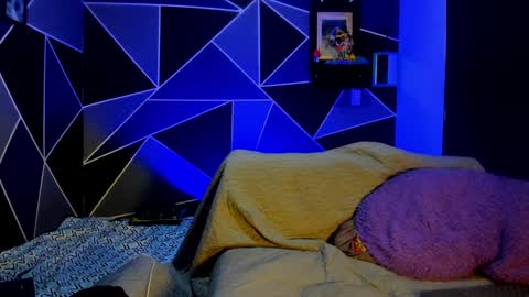Snapshot of reybigxxx chatting on January 8, 2025, 10:48 pm Rey online show from January 8, 2025, 10:48 pm