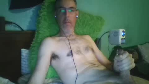 reyes_albert2006 online show from November 3, 2025, 7:31 am