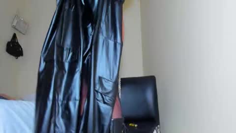 Snapshot of rgmo17 chatting on October 19, 2025, 9:43 am ROBERTA online show from October 19, 2025, 9:43 am