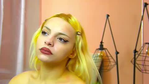 Snapshot of rheaduvall chatting on February 25, 2026, 5:17 am Rhea online show from February 25, 2026, 5:17 am