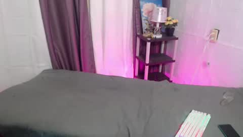 Snapshot of rhian20 chatting on March 7, 2025, 4:44 pm HI GUYS IM RHIAN PLEASE GIVE ME THUMBS UP online show from March 7, 2025, 4:44 pm