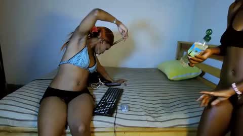 rhinedolls online show from April 15, 2026, 3:13 am