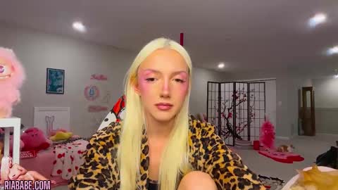 ria  online show from November 12, 2025, 4:02 am