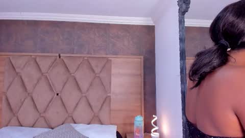 Riana online show from October 27, 2025, 3:54 am