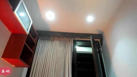 Riana online show from November 2, 2025, 5:54 am