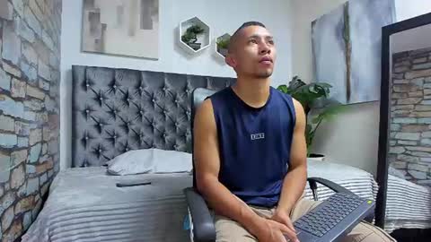 Snapshot of richar_voller chatting on July 4, 2026, 11:27 am richar_voller online show from July 4, 2026, 11:27 am