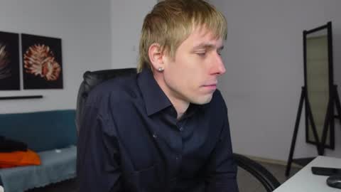 RICHARD HARDS online show from April 18, 2026, 7:01 am