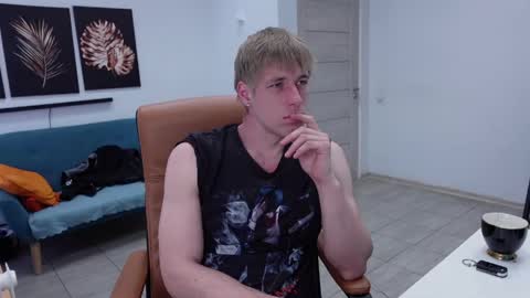 Snapshot of richard_hards chatting on May 21, 2026, 12:01 pm RICHARD HARDS online show from May 21, 2026, 12:01 pm