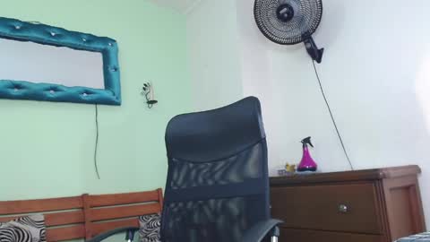 Snapshot of richardwithe_ chatting on April 6, 2026, 12:06 pm Richard online show from April 6, 2026, 12:06 pm