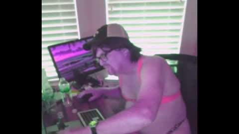 Snapshot of richbuttlonelee chatting on July 12, 2026, 7:05 pm richbuttlonelee online show from July 12, 2026, 7:05 pm
