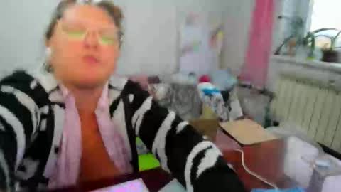 Anna - not anna - right Anna  online show from October 22, 2025, 1:11 pm