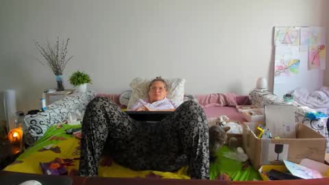 Anna - not anna - right Anna  online show from October 24, 2025, 7:27 am