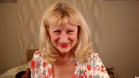 Snapshot of riley_annet chatting on October 11, 2025, 5:33 pm Riley online show from October 11, 2025, 5:33 pm