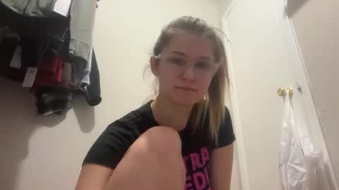 riley_ray69 online show from February 18, 2026, 3:30 pm