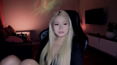 rileymee online show from March 3, 2026, 3:23 am