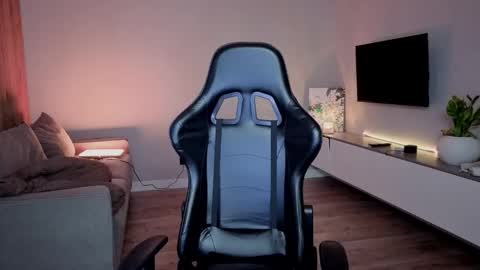 rileymee online show from March 12, 2026, 4:07 am