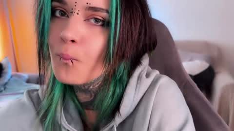  DianaBrite            fansl y online show from May 31, 2026, 1:18 pm