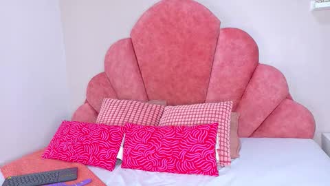 RIRI  online show from October 9, 2025, 7:56 pm