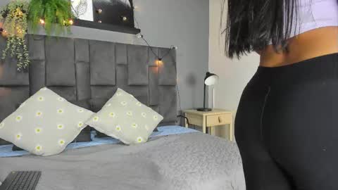 RIRI  online show from October 11, 2025, 7:56 pm