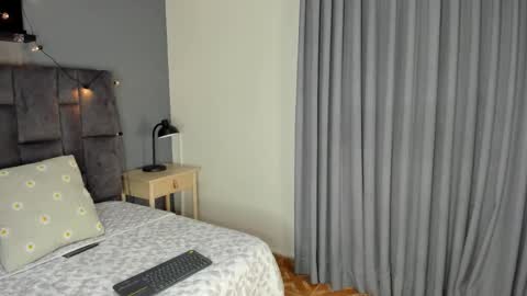 RIRI  online show from October 20, 2025, 7:47 pm