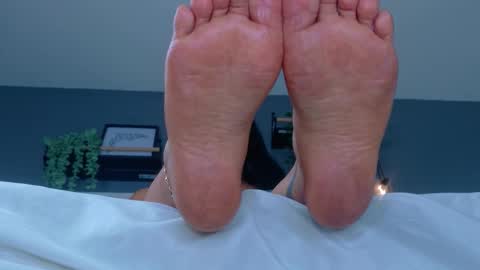 RIRI  online show from March 8, 2026, 2:04 am